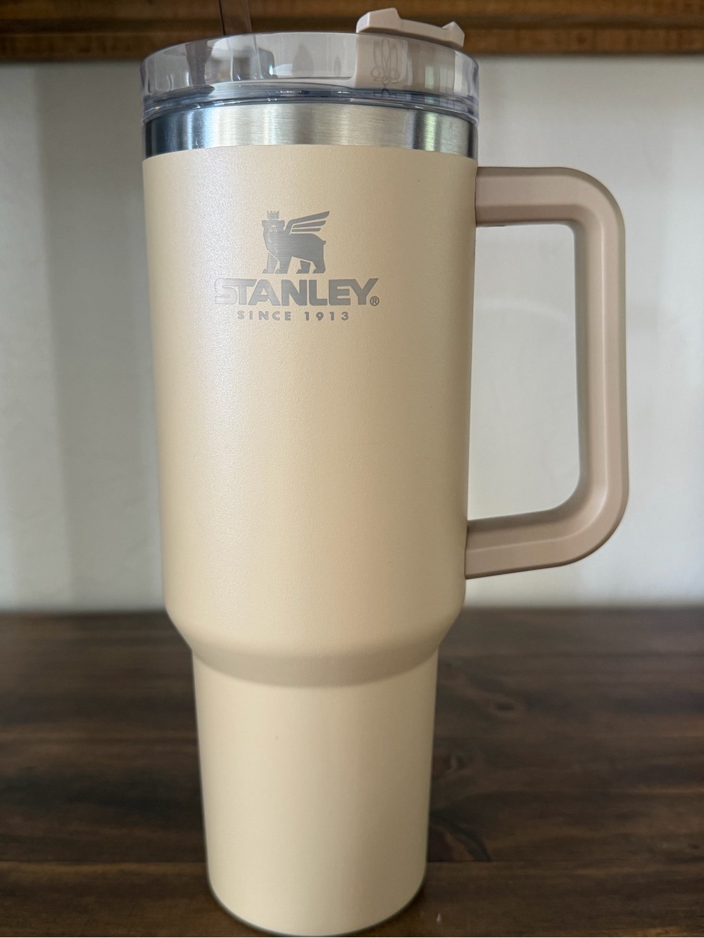 Stanley Beige Travel Mug with Handle and Clear Lid
